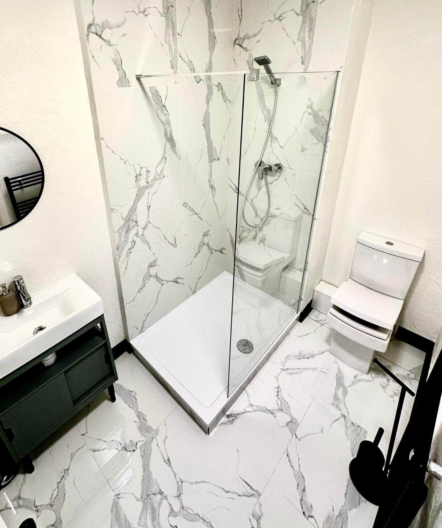 Flat 5 - In Aldgate Apartment *